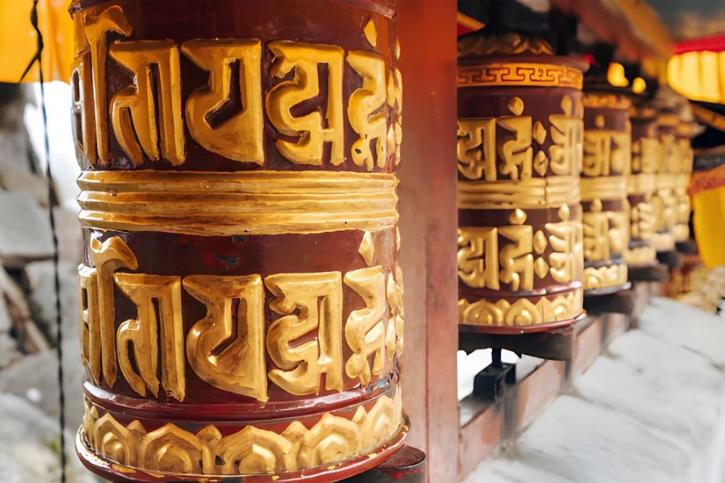 prayer-wheels-at-everest