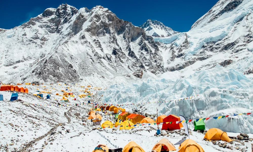 Everest_base_camp_camping_on_base_camp